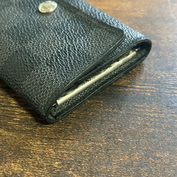 Sale ~ Louis Vuitton Graphite 6 Key Cles - 100% Authentic - Picture 4 of 7